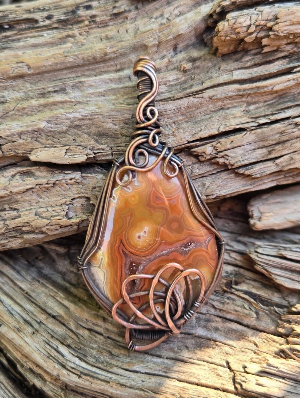 Artisan Montana Dryhead Agate Pendant Necklace W/ Lotus Flower Accent